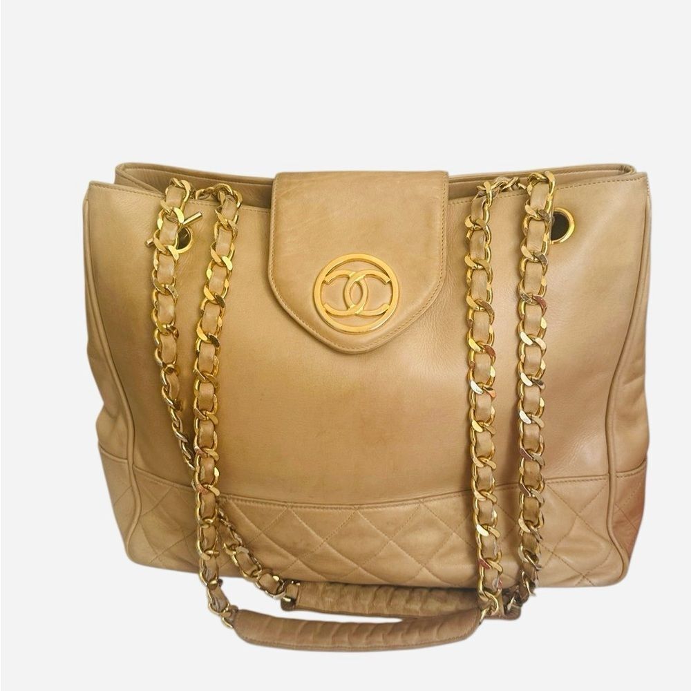 CHANEL Gold Quilted Shoulder Bag with Chain Straps - Picture 4 of 16